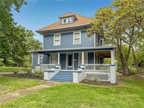 541 W 2nd St, Maryville, MO 64468