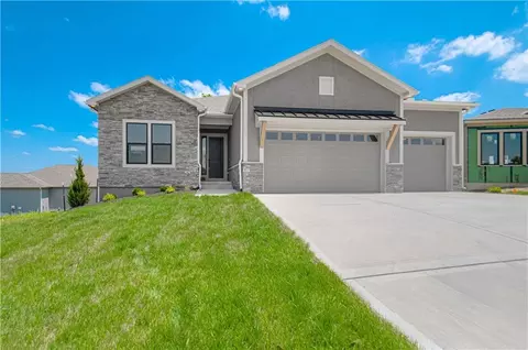 4935 NW Martin St, Riverside, MO 64150
