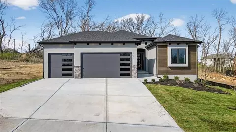 22480 W 89th Ter, Lenexa, KS 66227