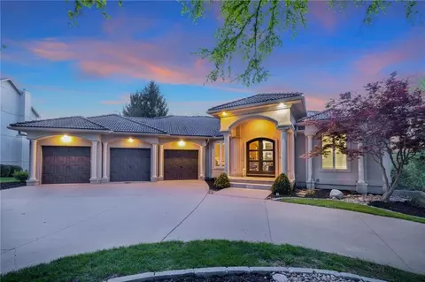 416 NE Bitter Creek Rd, Lees Summit, MO 64086