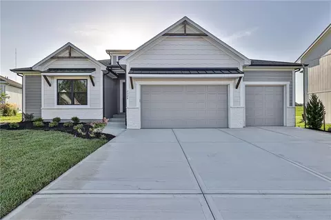 14014 Crawford Creek Cir, Lake Lotawana, MO 64086