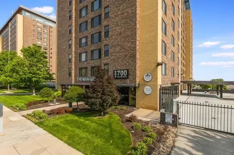 700 E 8th St #12J, Kansas City, MO 64106