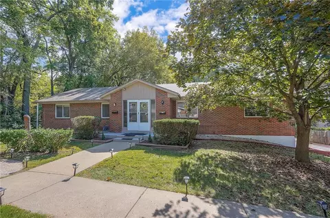7909 Grandview St, Overland Park, KS 66204