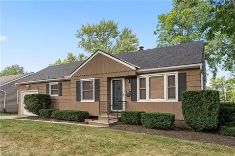 2004 W 72nd Ter, Prairie Village, KS 66208