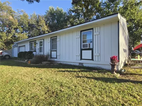 101 Sycamore St, Lacygne, KS 66040