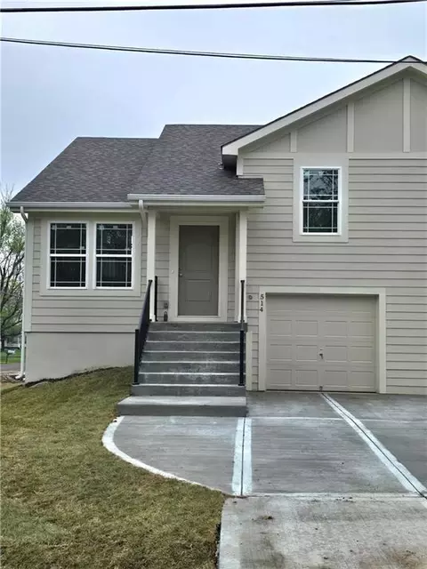 514 W Lawrence St, Spring Hill, KS 66083