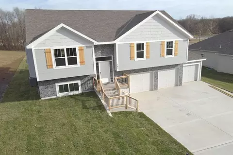 Exterior - 103 Sally Cir, Dearborn, MO 64439 photo 2 of 9
