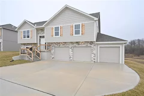 Exterior - 103 Johnson Cir, Dearborn, MO 64439 photo 3 of 7