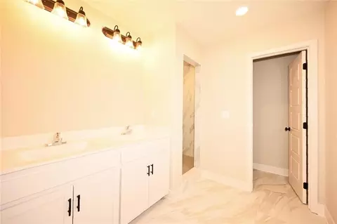 Bath - 103 Johnson Cir, Dearborn, MO 64439 photo 1 of 4
