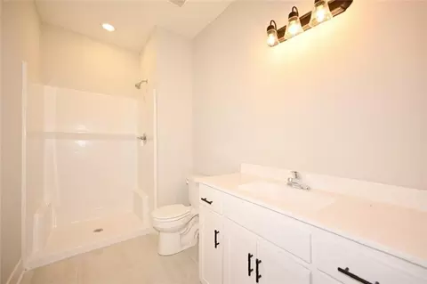 Bath - 103 Johnson Cir, Dearborn, MO 64439 photo 3 of 4