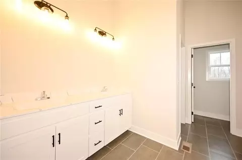 Bath - 105 Johnson Cir, Dearborn, MO 64439 photo 3 of 5