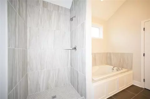 Bath - 105 Johnson Cir, Dearborn, MO 64439 photo 2 of 5