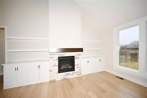 Living - 105 Johnson Cir, Dearborn, MO 64439 photo 4 of 5