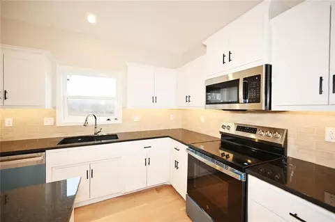 Kitchen - 105 Johnson Cir, Dearborn, MO 64439 photo 4 of 5