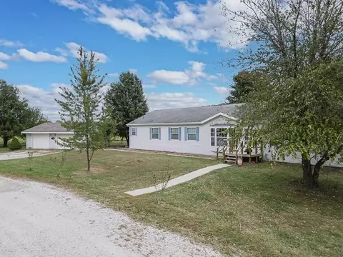 24785 Evans Rd, Tonganoxie, KS 66086