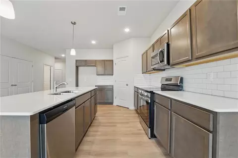 409 SW Redbud Ct, Blue Springs, MO 64014