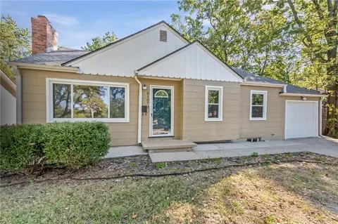 8107 Ward Pkwy, Kansas City, MO 64114