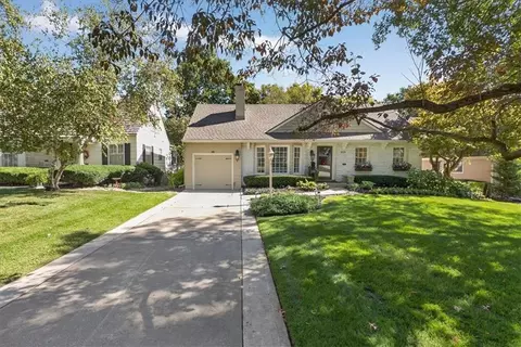 5441 Chadwick Rd, Fairway, KS 66205