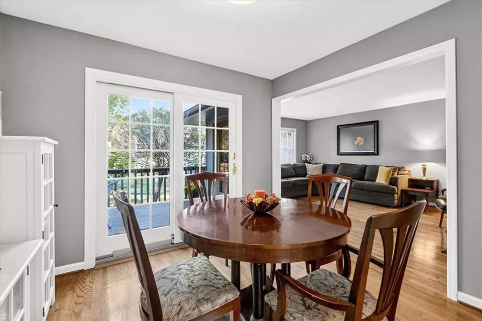 Dining - 5816 W 87th Ter, Overland Park, KS 66207 photo 2 of 4