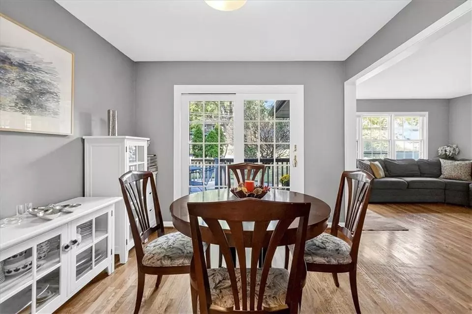 Dining - 5816 W 87th Ter, Overland Park, KS 66207 photo 3 of 4