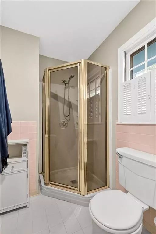 Bath - 5816 W 87th Ter, Overland Park, KS 66207 photo 4 of 4
