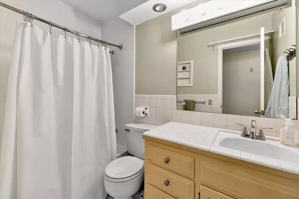 Bath - 5816 W 87th Ter, Overland Park, KS 66207 photo 1 of 4