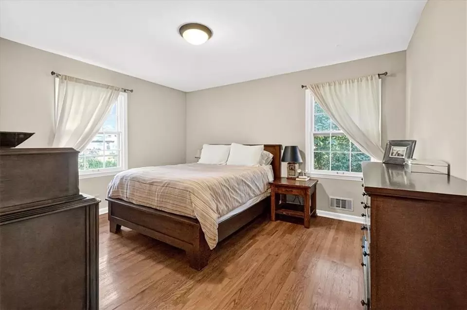Bedroom - 5816 W 87th Ter, Overland Park, KS 66207 photo 5 of 6