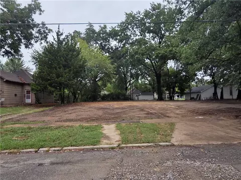 209-211 E 15th St, Pittsburg, KS 66762