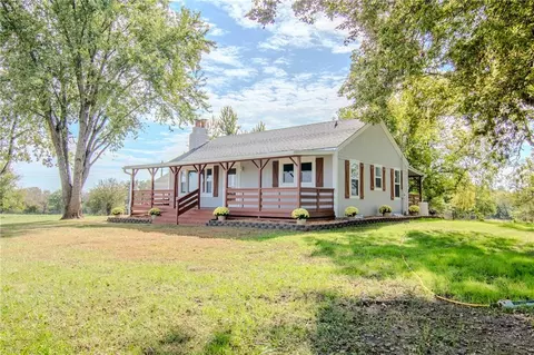 40503 E State Route 2 Hwy, Garden City, MO 64747