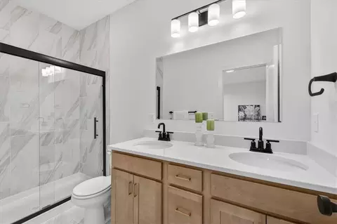 Bath - 23722 E 11th St, Independence, MO 64056 photo 1 of 2