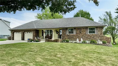 904 Lake Manor Dr, Trenton, MO 64683