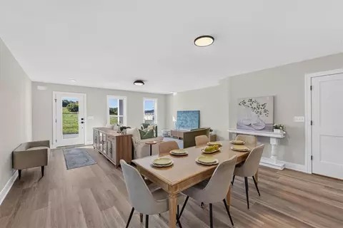 Dining - 23718 E 11th St, Independence, MO 64056 photo 3 of 4