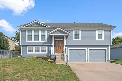 810 Tabitha Ln, Greenwood, MO 64034
