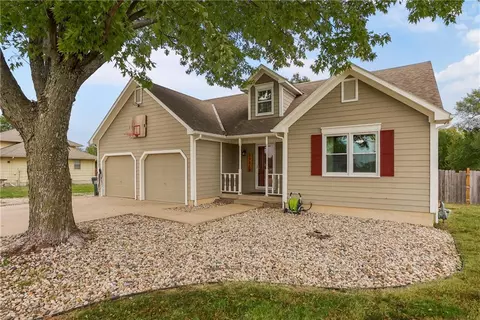 15855 Gardner West Rd, Gardner, KS 66030