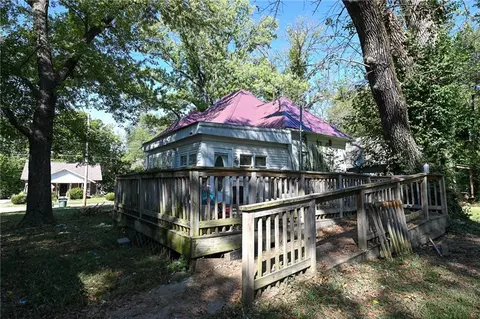 Exterior - 804 N Main St, Nevada, MO 64772 photo 2 of 2