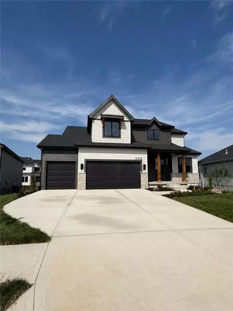 15268 W 161st Ct, Olathe, KS 66062