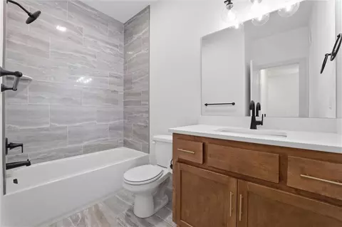 Bath - 11802 E 231st St, Peculiar, MO 64078 photo 3 of 5