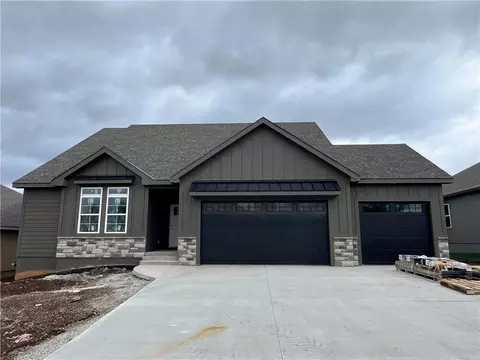 11802 E 231st St, Peculiar, MO 64078