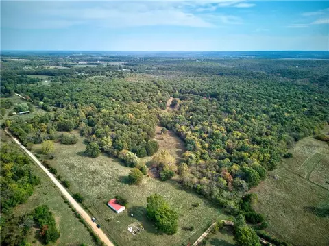 11705 S 2395 Rd, Dunnegan, MO 65640