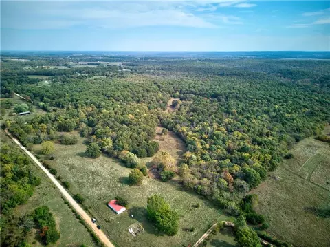 11705 S 2395 Rd, Dunnegan, MO 65640