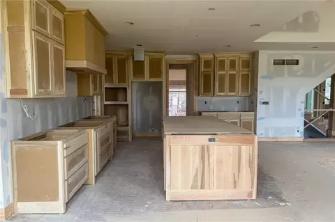 Kitchen - 21938 W 99th Ter, Lenexa, KS 66220 photo 1 of 4