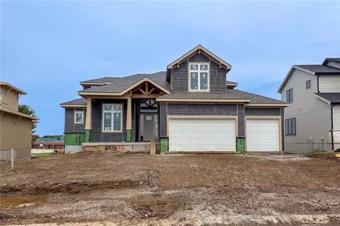 Exterior - 21938 W 99th Ter, Lenexa, KS 66220 photo 2 of 7