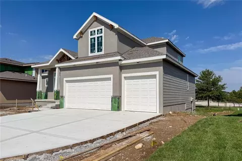 Exterior - 21938 W 99th Ter, Lenexa, KS 66220 photo 4 of 6