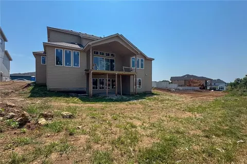 Exterior - 21938 W 99th Ter, Lenexa, KS 66220 photo 6 of 7