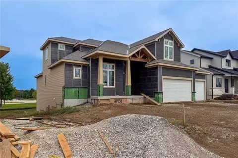 Exterior - 21938 W 99th Ter, Lenexa, KS 66220 photo 4 of 7