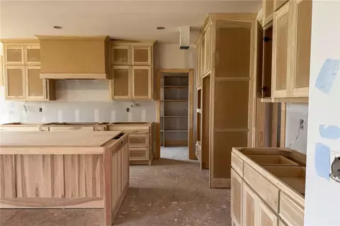 Kitchen - 21938 W 99th Ter, Lenexa, KS 66220 photo 2 of 4