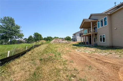 Exterior - 21938 W 99th Ter, Lenexa, KS 66220 photo 5 of 7
