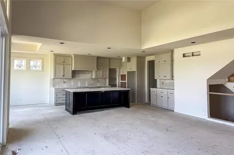Living - 21938 W 99th Ter, Lenexa, KS 66220 photo 4 of 8
