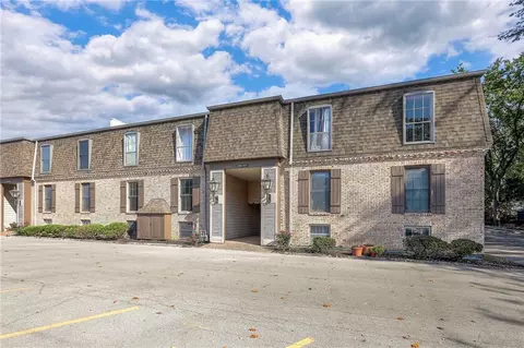 5163 W 75th St, Prairie Village, KS 66208