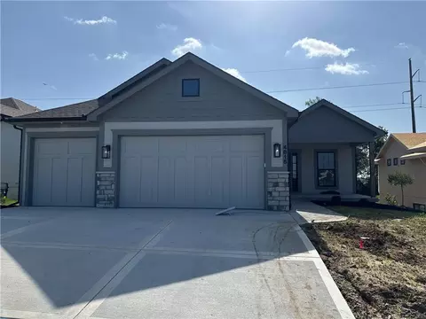 4815 NW Martin St, Riverside, MO 64150